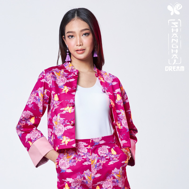 Woman SD Satin Cropped Jacket - Butterfly เสื้อแจ็คเก็ตสั้นสไตล์โมเดิร์นไชนีส ผ้าพิมพ์ลายตรุษจีน เนื้อผ้านุ่มใส่สบาย