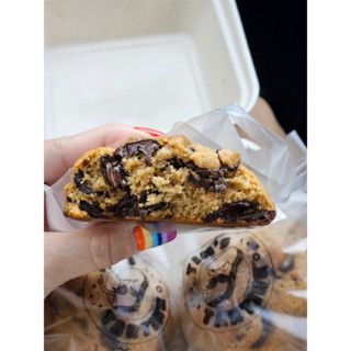 Sourdough soft chocolate chip cookies คุกกี้ช็อกโกแลตชิพแบบนิ่ม