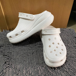 crocs classic crush เบอร์40-41 m7w9 สีขาวมือสอง