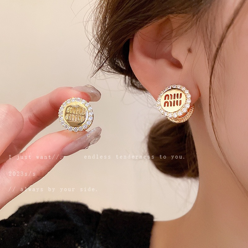ต่างหู MIU มิว ใส่ได้ 2 ด้าน ทรงวงกลมรอบคริสตัล อีกด้าน มี   ***สีทอง***