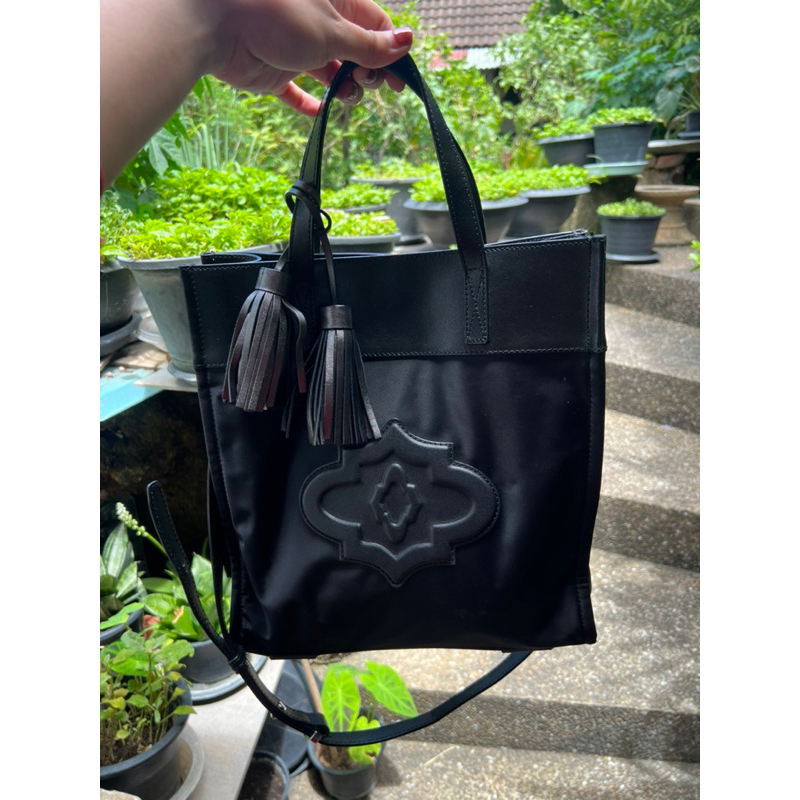 Oryany tote bag Nylon ทรงtote จุของได้เยอะเป็นหนังแท้ผสมไนล่อน มีสายยาวครบ ใช้ถือหรือครอสบอดี้ได้