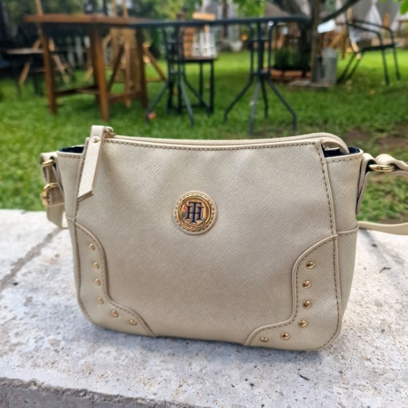 Crossbody มือสอง Tommy Hilfinger