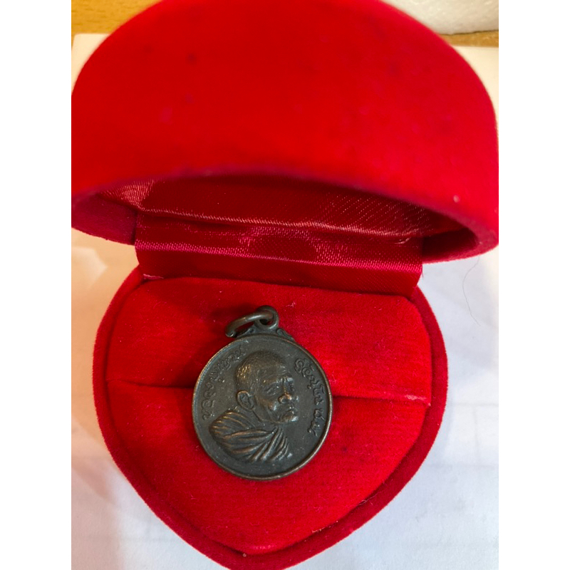 No0430 เหรียญกลมทองแดง หลวงปู่แหวน รุ่น มหาเศรษฐีมั่งมีตลอดกาล