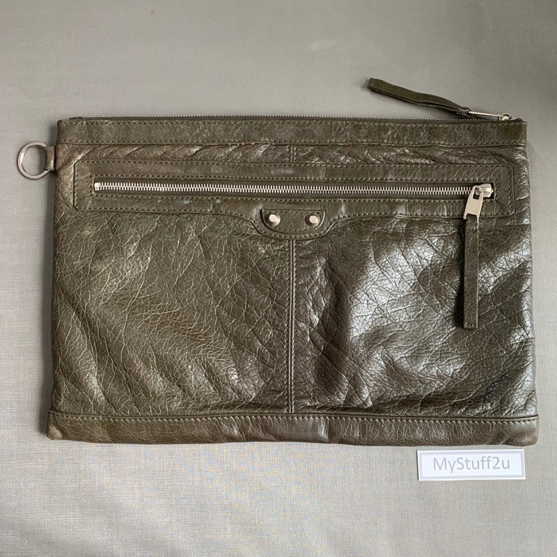 ของแท้ 💯% มือสอง กระเป๋า คลัช บาเลนเซียก้า Used in Good Condition Balenciaga clutch bag leather khaki plain men's