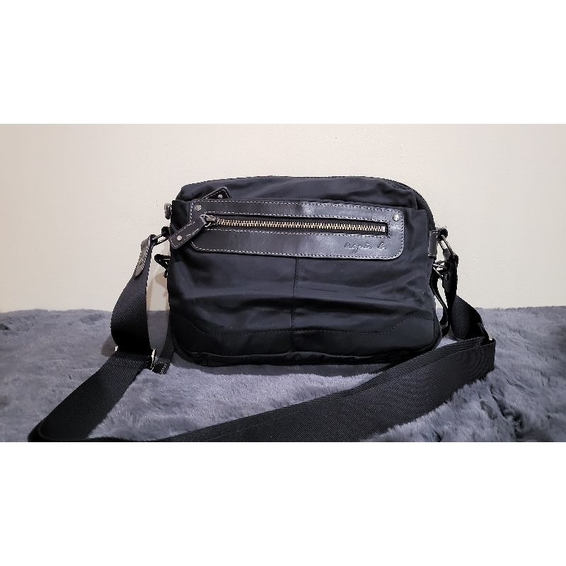 กระเป๋าสะพายข้าง​ agnes b.