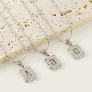 สร้อยตัวอักษร ทรายสีทอง สร้อยคอสเตนเลส 18K จี้ตัวอักษร สีทอง สําหรับผู้หญิง