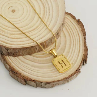สร้อยตัวอักษร ทรายสีทอง สร้อยคอสเตนเลส 18K จี้ตัวอักษร สีทอง สําหรับผู้หญิง