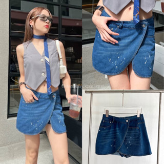 The must have item 🕶️👖📸 (SML 450฿ฟรีส่ง) Denim skort paint 🤍 กระโปรงยีนส์ฟอกสีเข้ม ดีเทลแต่งเพ้นสีขาว vibe