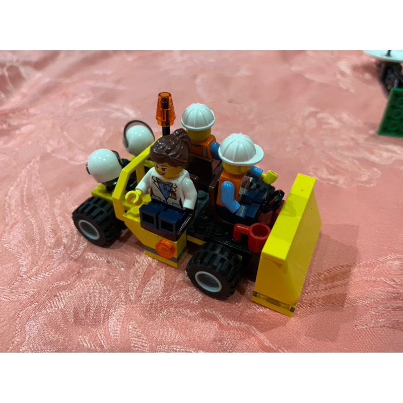 รถรับส่งนักบินและคนงาน lego spaceport" set (60080)