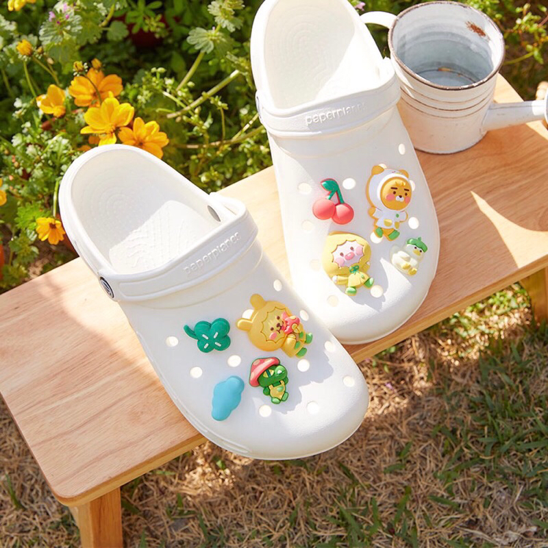 [พรีออเดอร์]Kakao friends Jibbitz จิบบิท ที่ติดรองเท้า the rainy garden ไรอัน เอพีช มูซี