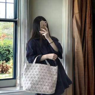 Large ทรงโท้ท Tote Issey Miyake Crystal Matte (ถุงผ้า+ถุงกระดาษ)