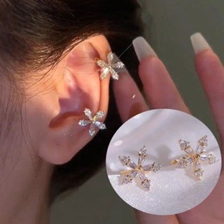 ต่างหูหนีบดอกไม้คริสตัล • Crystal Flower Ear cuff