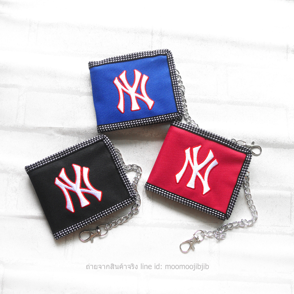 NY WL2F 2พับเย็บขอบพร้อมโซ่สีเงิน+ช่องใส่เหรียญ ลายเยอะมาก ใส่ธนบัตรแบบ 2 ช่อง มีซิปปิด แบบปักลายทุกใบ กระเ