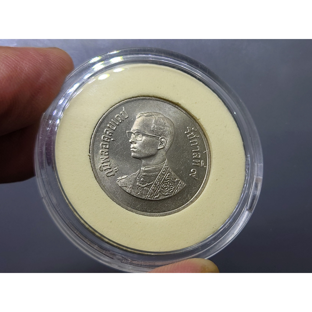 เหรียญ 1 บาท ปี 2525 (วัดพระแก้ว) บล็อกพระเศียรเล็ก ไม่ผ่านใช้ ตัวติดลำดับ 5 เหรียญหายาก