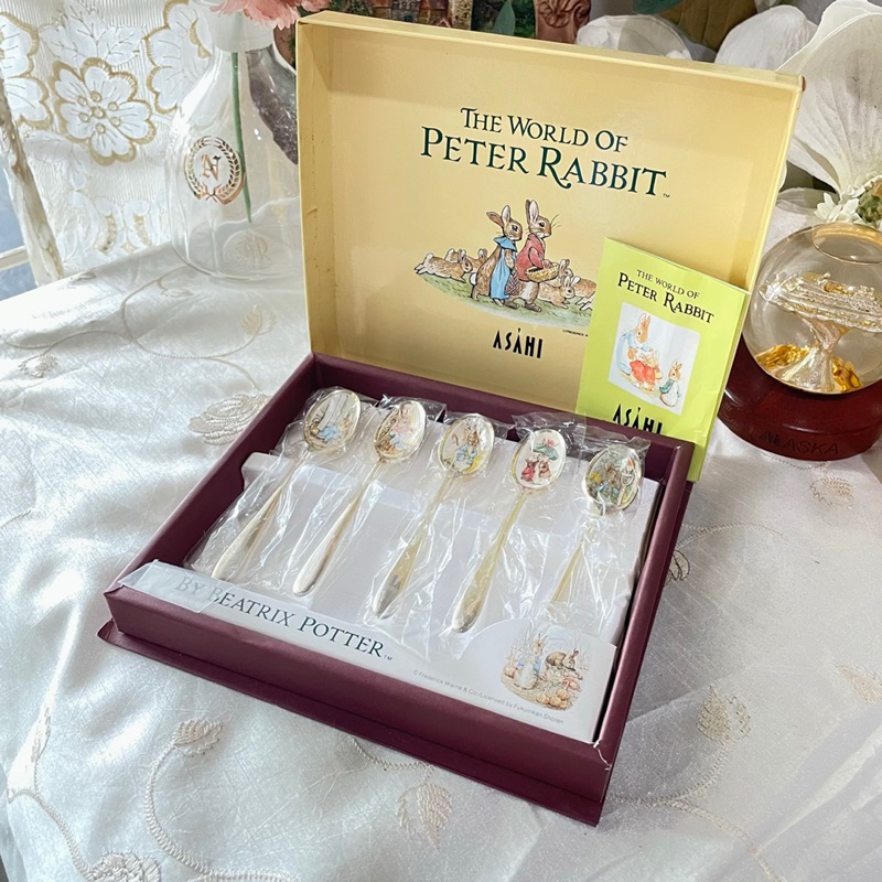 ชุดช้อน PETER RABBIT พร้อมกล่อง ด้ามทอง ไม่ผ่านการใช้งาน