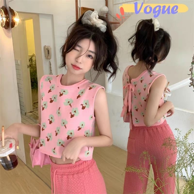 Vogue พร้อมส่ง เสื้อกล้ามไหมพรมคอกลมแขนกุด ดีเทลลายดอกไม้ ผูกด้านหลัง (45037) -C