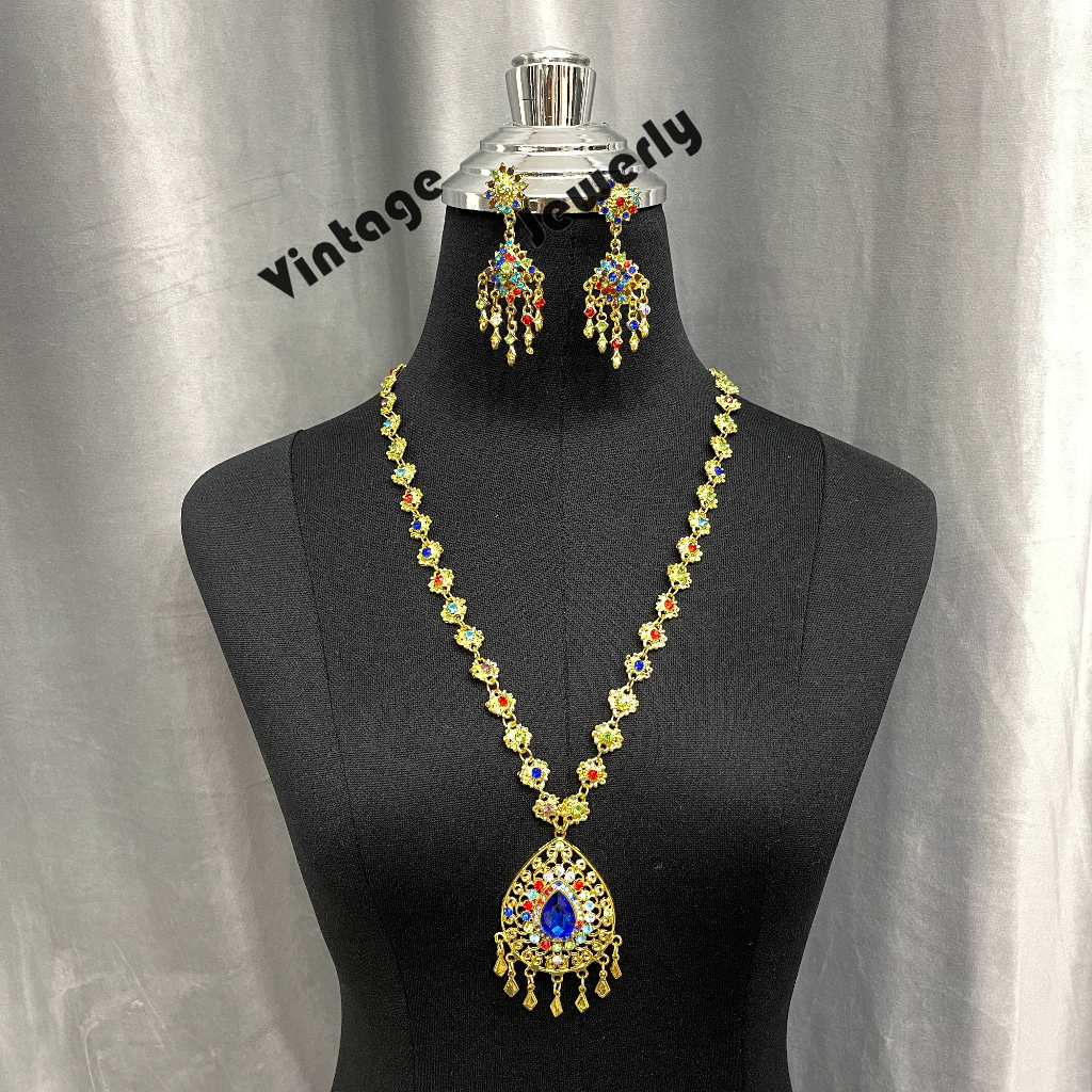 Vintage jewelryขายราคาต่ำรวมทั้งสร้อยคอและต่างหูหนีบเครื่องประดับไทย เครื่องประดับชุดไทยประยุกต์ ดอกกุหลาบสีทอง