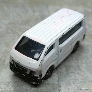 Tomica โมเดลรถเหล็กโทมิก้า NISSAN NV350 CARAVAN  S = 1/69