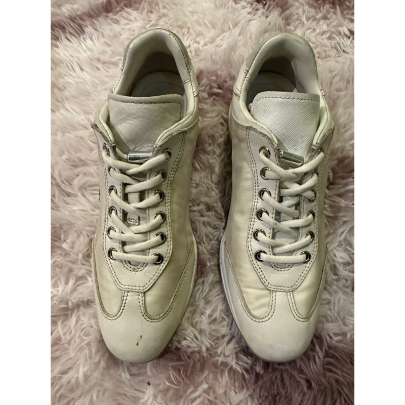 รองเท้าผ้าใบผู้หญิงของแท้ Prada ไซส์ 35