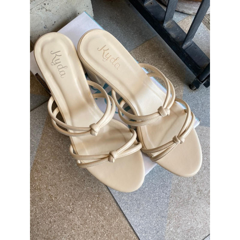 kyda_brand Kyda รุ่น Twinnie ส้น 2 นิ้ว Beige 41 used