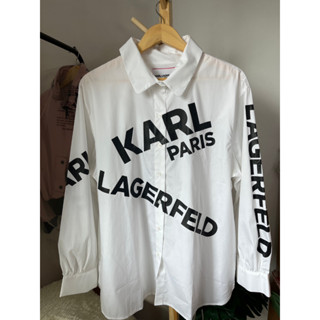 เสื้อเชิ้ตหญิงKARL LAGERFELD  "เสื้อเชิ็ตKarlสกรีนตัวหนังสือเฉียงใหญ่ ขาว "งานแบรนด์KARL LAGERFELDแท้100%