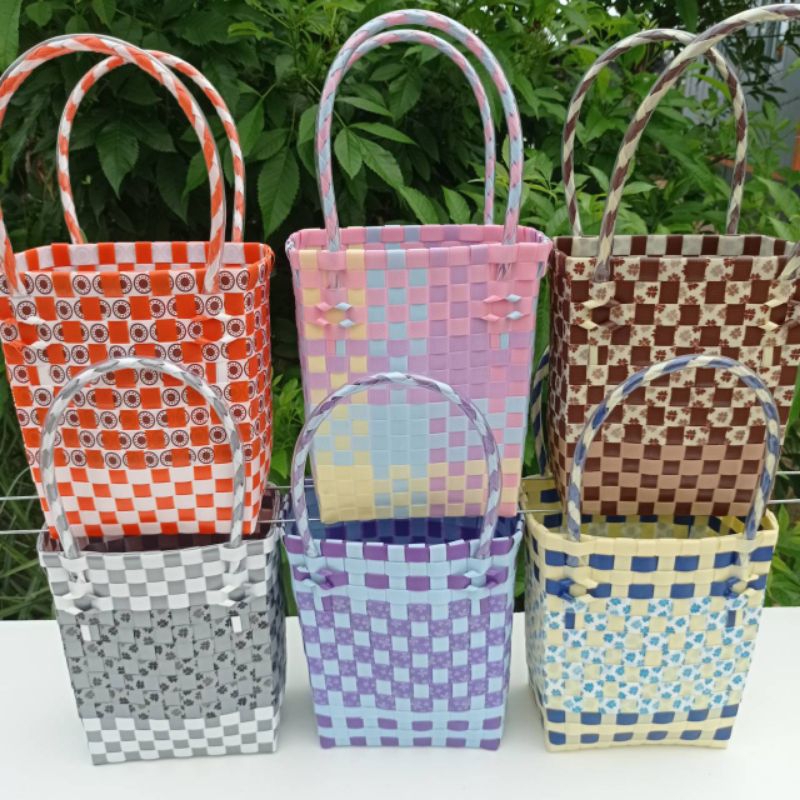 ตะกร้าจ่ายตลาด สี่เหลี่ยม ขอบปากกว้าง 22.5ยาว 33 สูง 26 เซนติเมตร สายสูง 21 cm
