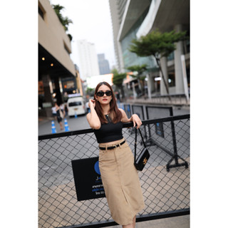 FRONT SLIT CORDUROY SKIRT มี 2 สี : สีแดงเบอร์กันดี , สีชาไข่มุก