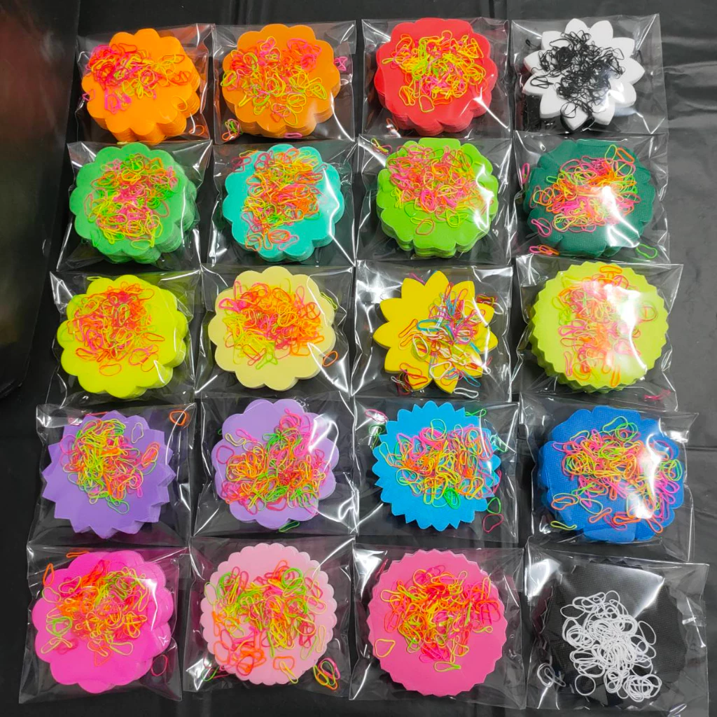 เลือกสีได้ แบบสีละ100แผ่น/ถุง กระดาษสาห่อเหรียญโปรยทาน (พร้อมยางรัดสีสวย) คละขอบให้ ใช้ห่อเหรียญ