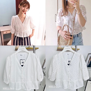 Hello Shop : เสื้อขาวปักฉลุคอวี แขนสามส่วนและรายบายชายเสื้อ