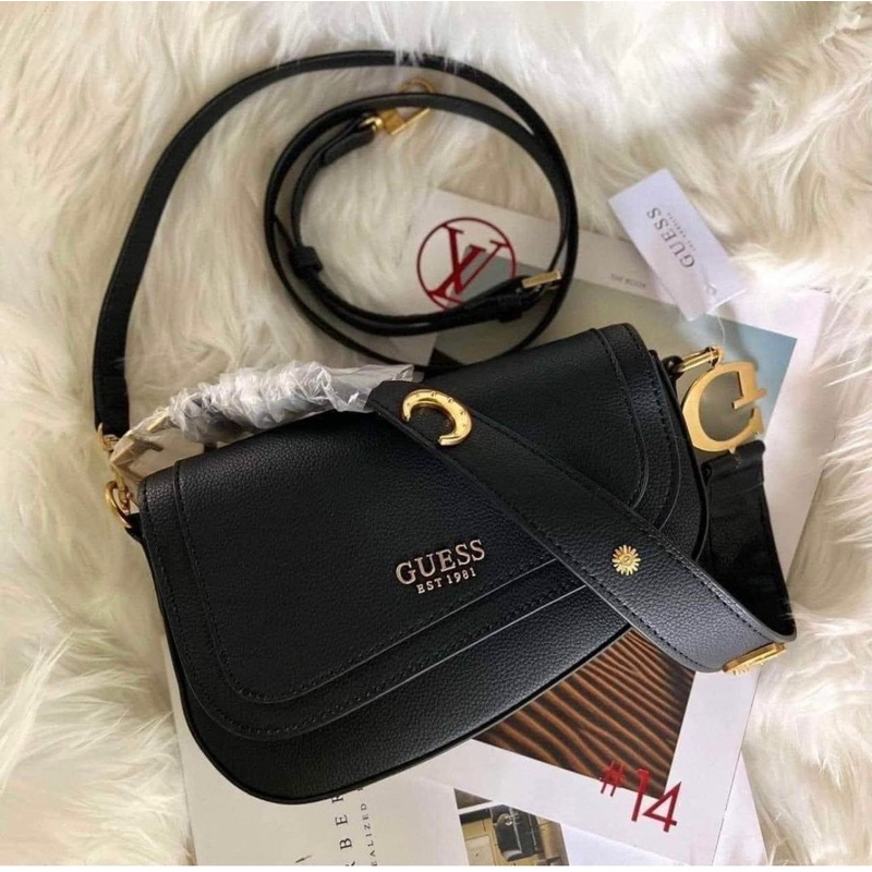 Guess สีดำ ขนาด 8.5 นิ้ว ครบชุดมีบริการเก็บปลายทางค่ะ