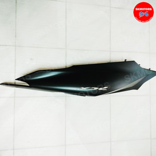 ฝาครอบตัวถังซ้ายพร้อมสติ๊กเกอร์ รหัส 83650-K1Z-T20ZD สำหรับรถรุ่น HONDA PCX160 ปี 2022 อะไหล่แท้เบิกศูนย์ 100%