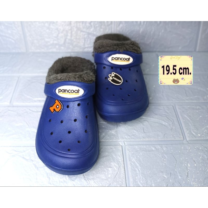 รองเท้าเด็กมือสอง by Picha. Shop