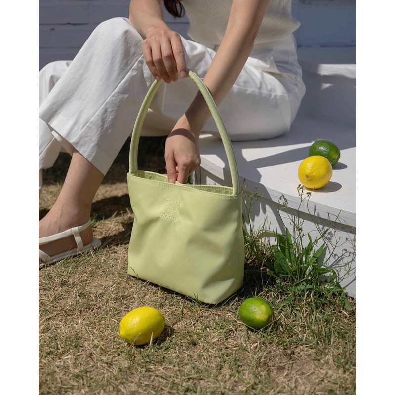 มือ 2 กระเป๋าเกาหลี mucu and ebony พร้อมส่ง