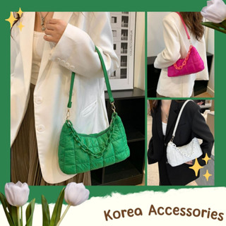 Korean🧧 กระเป๋าบุนวม สีพื้น 4 สี แต่งสายโซ่สายคล้องแขน