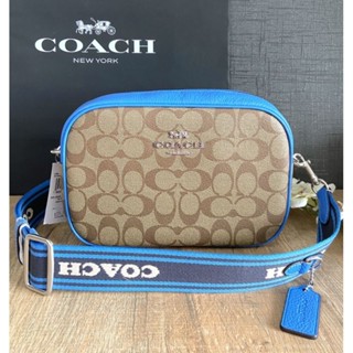 👜กระเป๋าสะพายทรงกล่องสีทูโทน สายสปอร์ตใหญ่
💙👜NEW Coach Jamie Camera Bag In Signature  สี Racer Blue