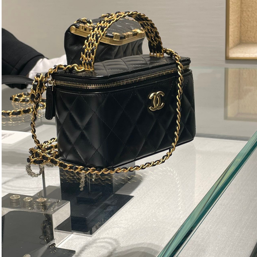 รับประกันของแท้ 100%/Chanel 23P Alphabet Handle Chain/Tote Bag/Shoulder Bag