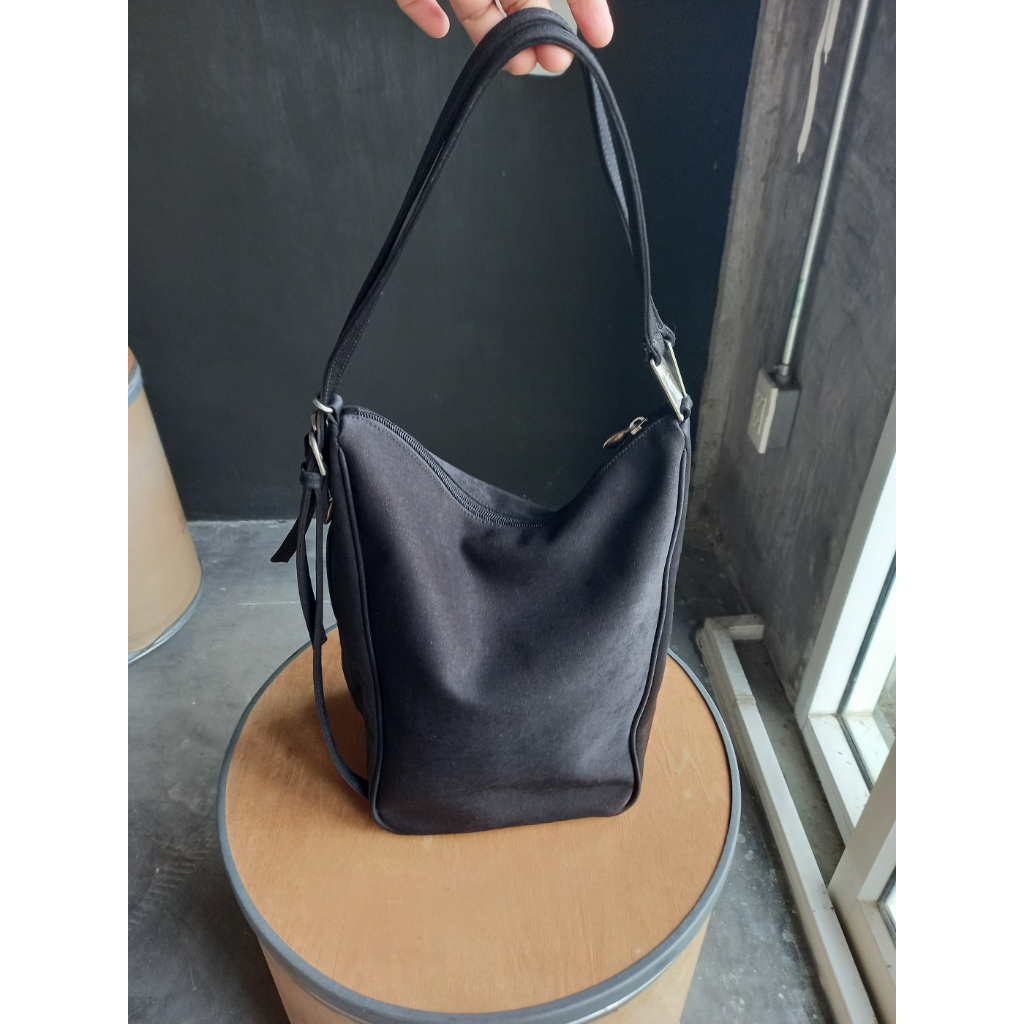กระเป๋าสะพายข้าง ELLE de ELLE สีดำล้วนดำสนิท มือสองสภาพใหม่กิ๊ง ทรงสวยยย สินค้าจากญี่ปุ่น