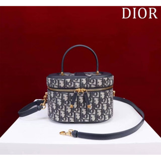 Dior MEDIUM CD SIGNATURE VANITY CASE(Ori) 📌size 19.5x12.5x12 cm. 📌สินค้าจริงตามรูป งานสวยงาม งานหนังแท้