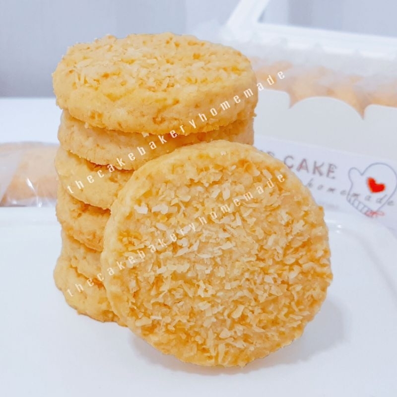 คุกกี้มะพร้าว Coconut cookies กรุบกรอบ หอม อร่อย หวานน้อย 1 กล่องมี 10 ชิ้น