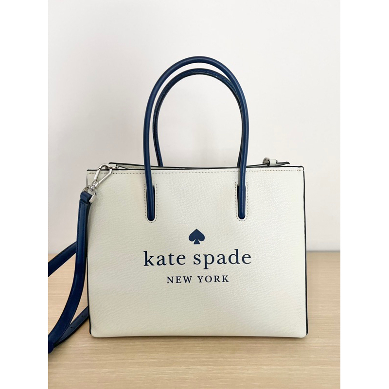 กระเป๋าถือ Kate Spade สีขาวลายจุด