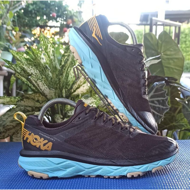 รองเท้ามือสองของแท้HOKA Challenger ATR5👉size39.5/24.5 cm(7.5us)