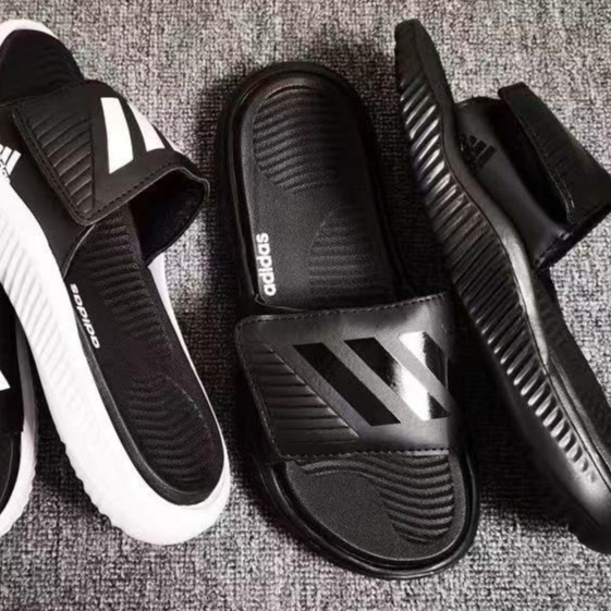 NEW  SLIPPERS adii.das ว่ายน้ำ รองเท้าแตะ Adilette Comfort สีดําและสีขาว  สามแท่ง  รองเท้าแตะกลางแจ้ง ขนาด40-45