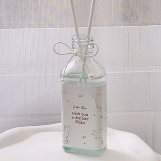 melting me : Neko Bow Reed diffuser 60 ml. ก้านไม้หอมปรับอากาศ สูตรเข้มข้นหอมฟุ้ง (16 กลิ่น)