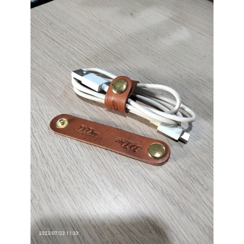 ที่รัดสายหูฟัง สายชาร์จ USB ขนาด 2x9cmหนังแท้ฟอกฝาดอิตาลี ที่เก็บสายไฟแฮนด์เมด @19 ร้านไทยพร้อมส่ง