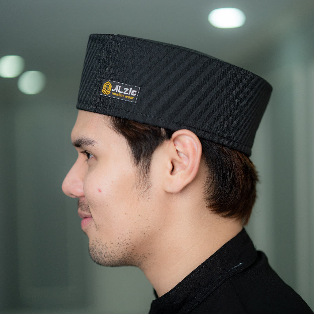 หมวกมุสลิมชายหรือหมวกอิสลามกะปิเยาะห์ทรงลายปักทอง ทรงเจ้าบ่าว สวยเนื้ออย่างดีไว้สำหรับใส่ละหมาด  คละลาย GA23 รุสมีนี