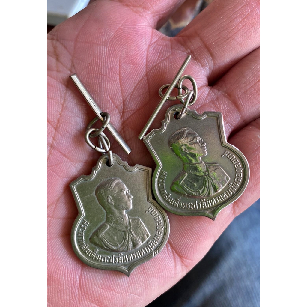 ชุดเหรียญในหลวงรัชกาลที่ 9 ครบ 3รอบ ปี06 เนื้ออัลปาก้าพร้อมตุ้งติ้ง โค๊ตสว.นิยม รับ2องค์ หายากมาก รั