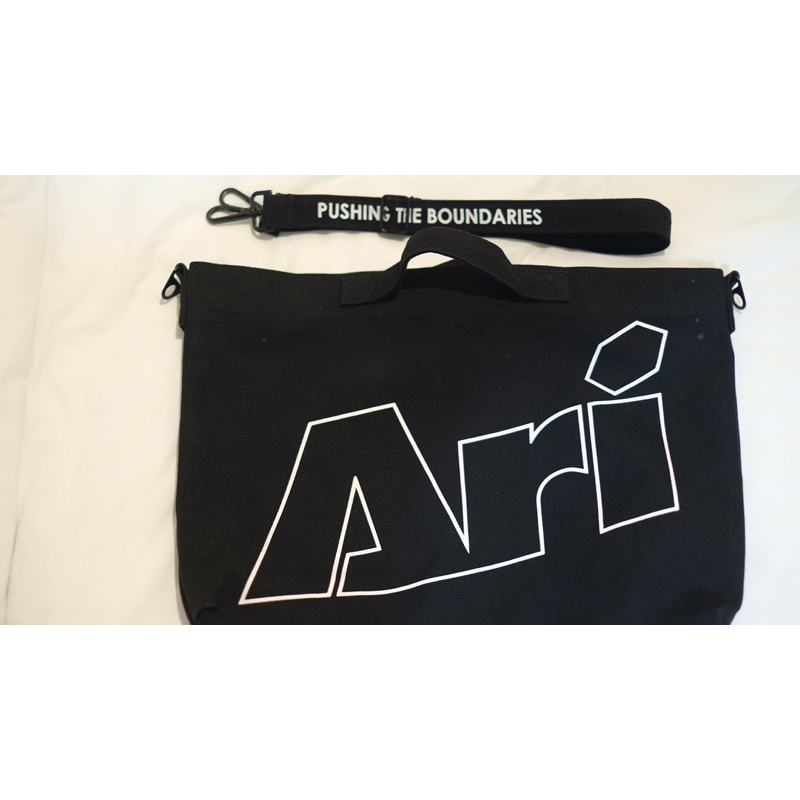 กระเป๋า Ari Shoulder Bag (มือสอง)