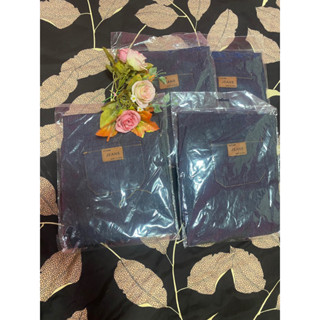 ผ้ายีนส์กันเปื้อน ของใหม่ (ขออนุญาติใช้รูปของร้านที่ซื้อมานะคะ)