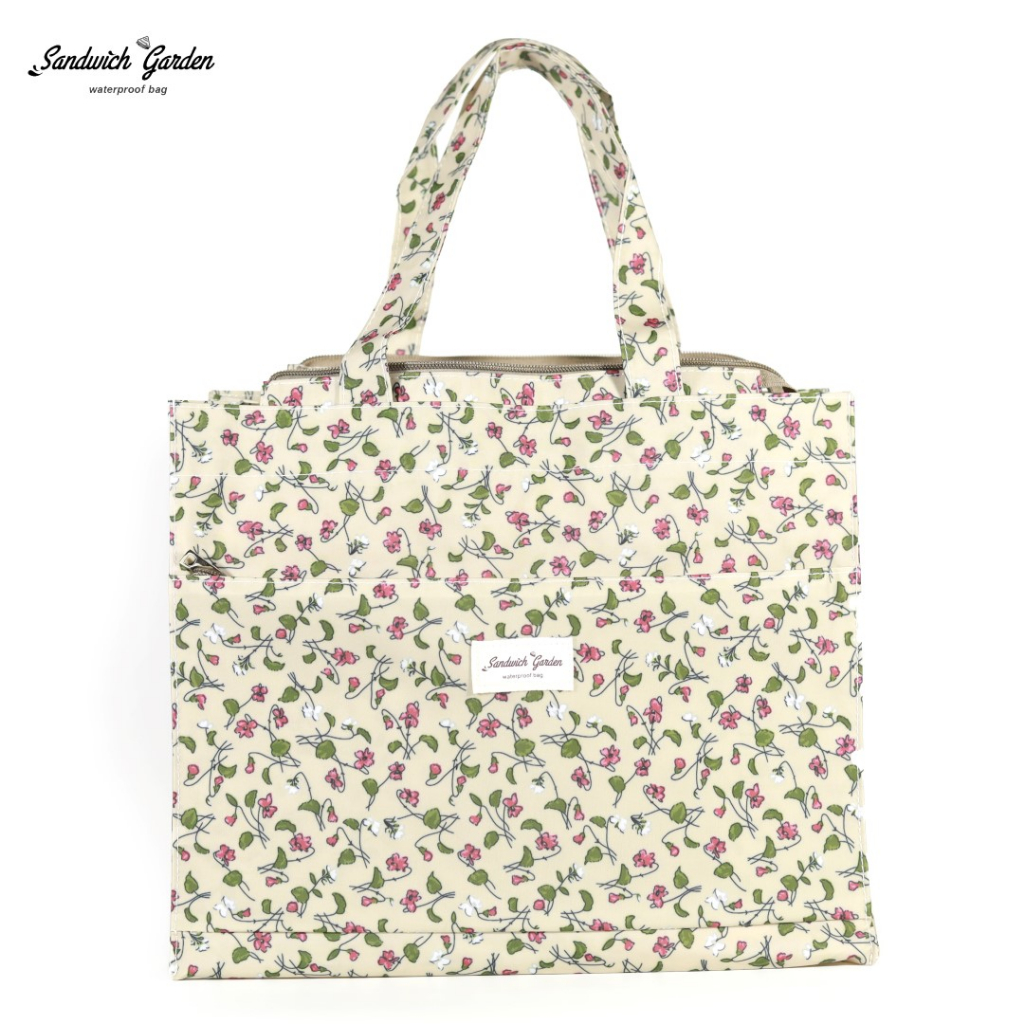 กระเป๋าถือทรง A4 แนวนอน ใบใหญ่ มีช่องซิปตรงกลาง และช่องซิปหน้า กว้าง 34.5 ซม. * สูง 28.5 ซม. * ฐาน 13.5 ซม.