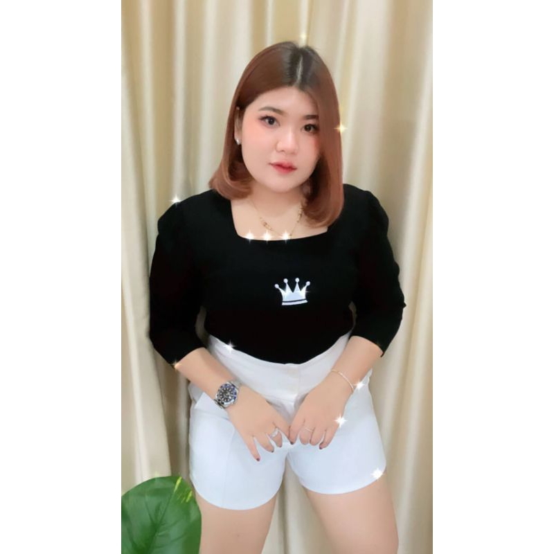 370.เสื้อสาวอวบคอเหลี่ยมปักลายมงกุฏ